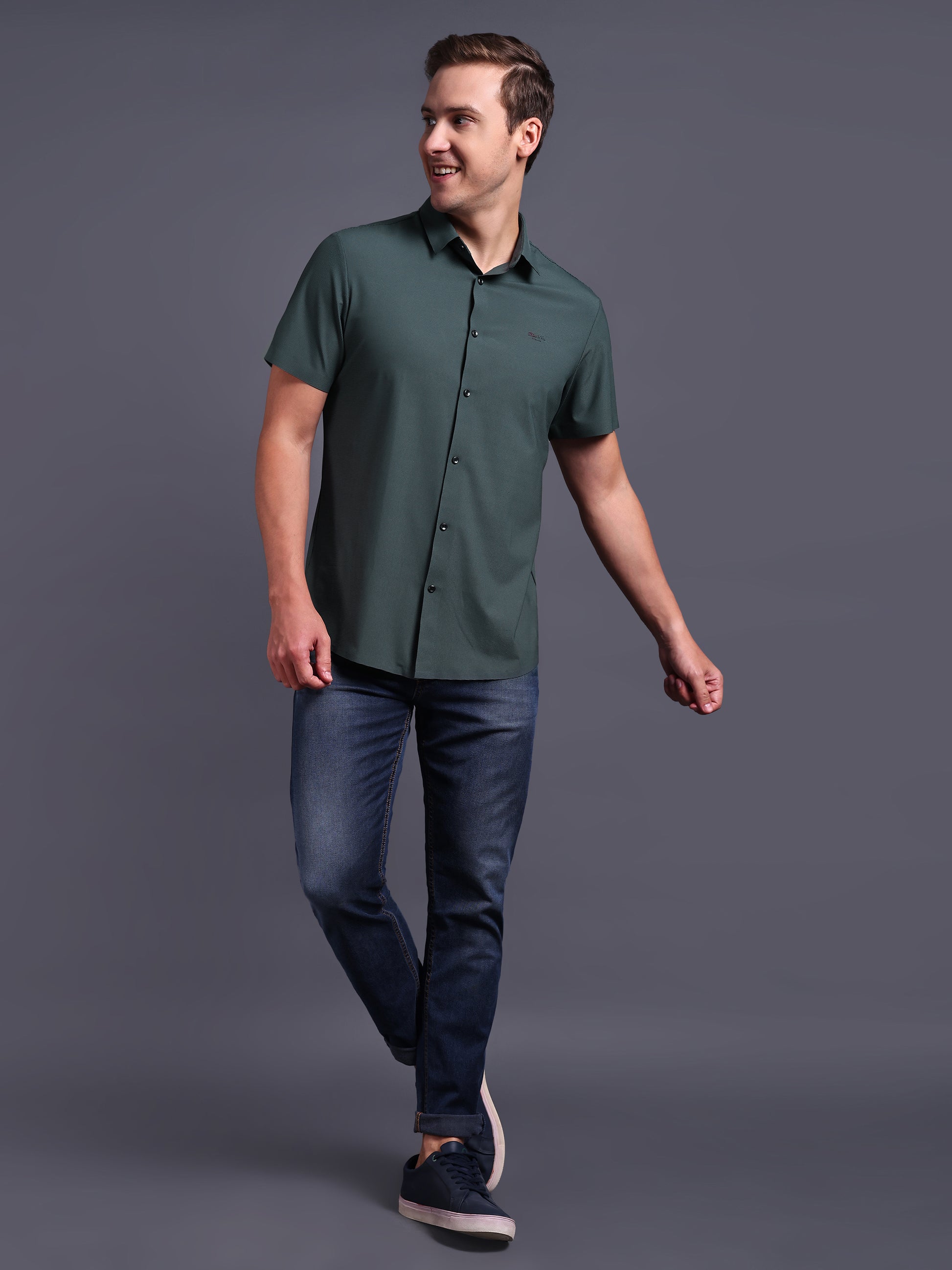 green stretchable shirt